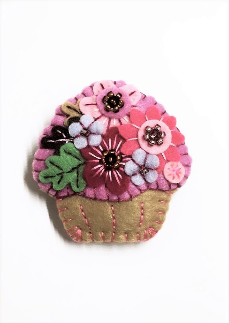 FB115 - Time For Tea and Enjoy An Irresistible Mini Cupcake Brooch - Lilac