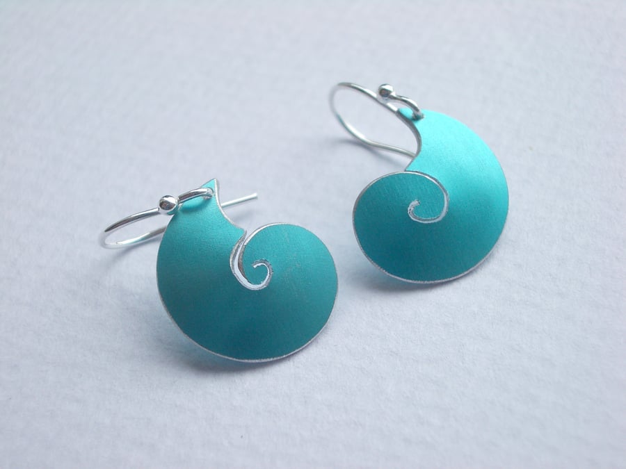 Shell earrings in turquoise