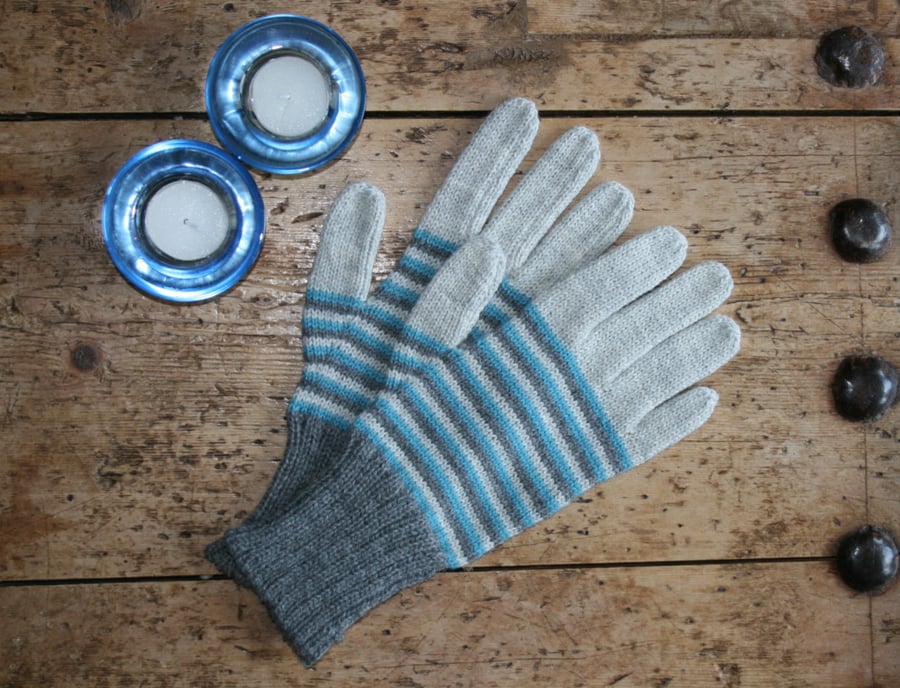 Men's and women's woolly gloves, grey and turquoise
