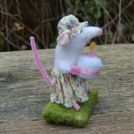 White mouse holding a cake   - needlefelt.   free postage