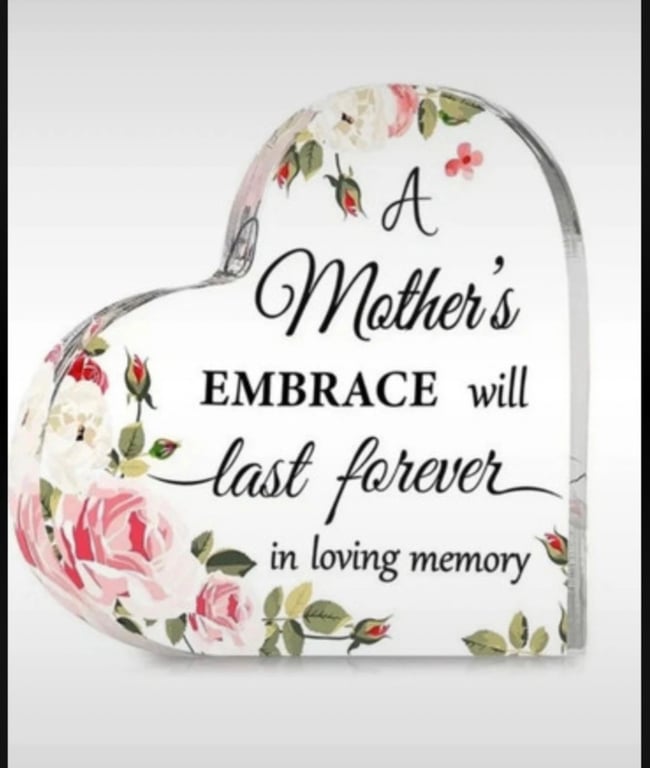 Self Standing Heart - A Mothers embrace will last forever 