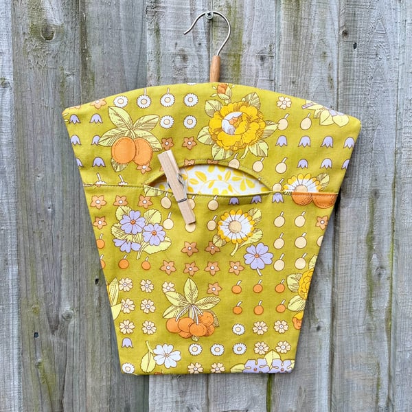 Reclaimed vintage cotton retro seventies peg bag with floral lining 