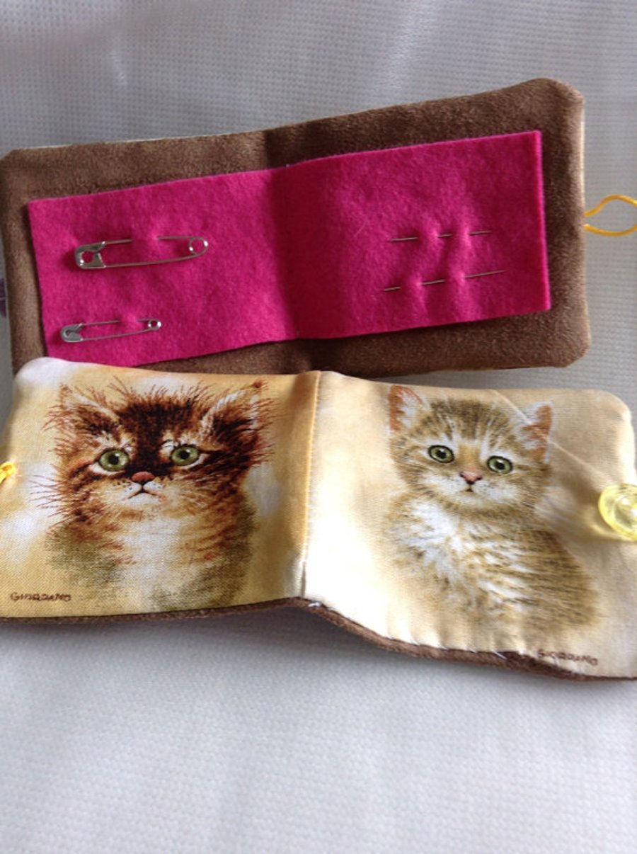 Kitten face needle case