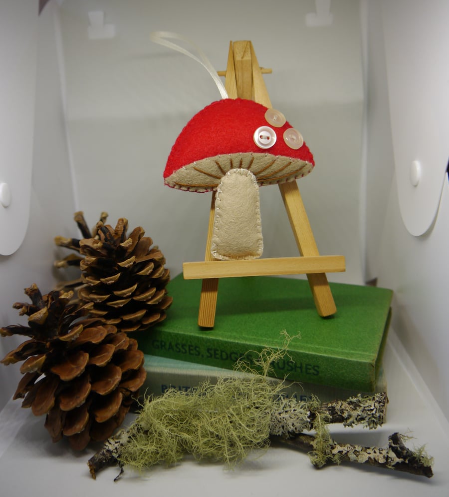 Felt Toadstool decoration red, buttons, vintage, cottagecore