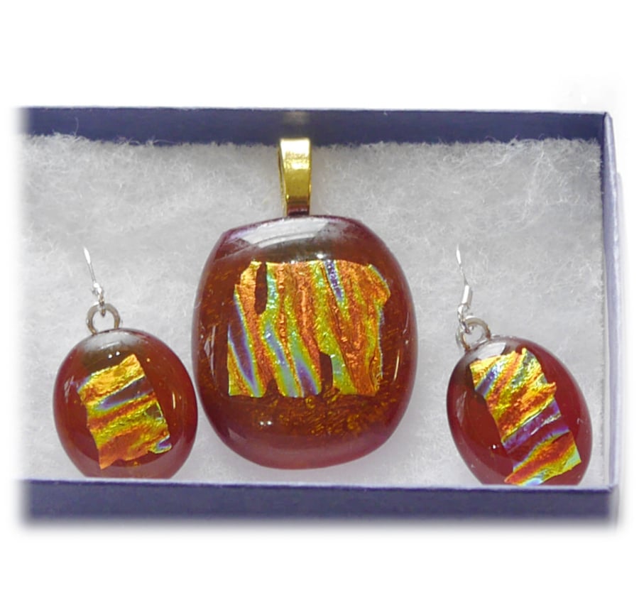 Dichroic Glass Pendant Earring Set 031 Red Fire, Gold Plated Chain