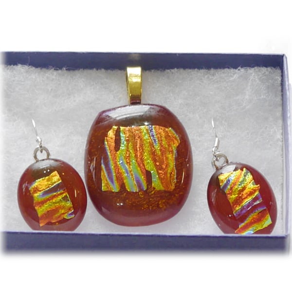 Dichroic Glass Pendant Earring Set 031 Red Fire, Gold Plated Chain