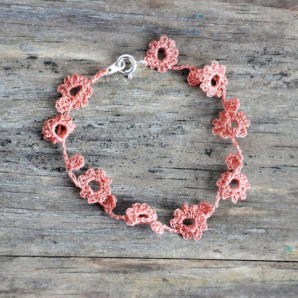 Delicate crochet flower bracelet in Peach