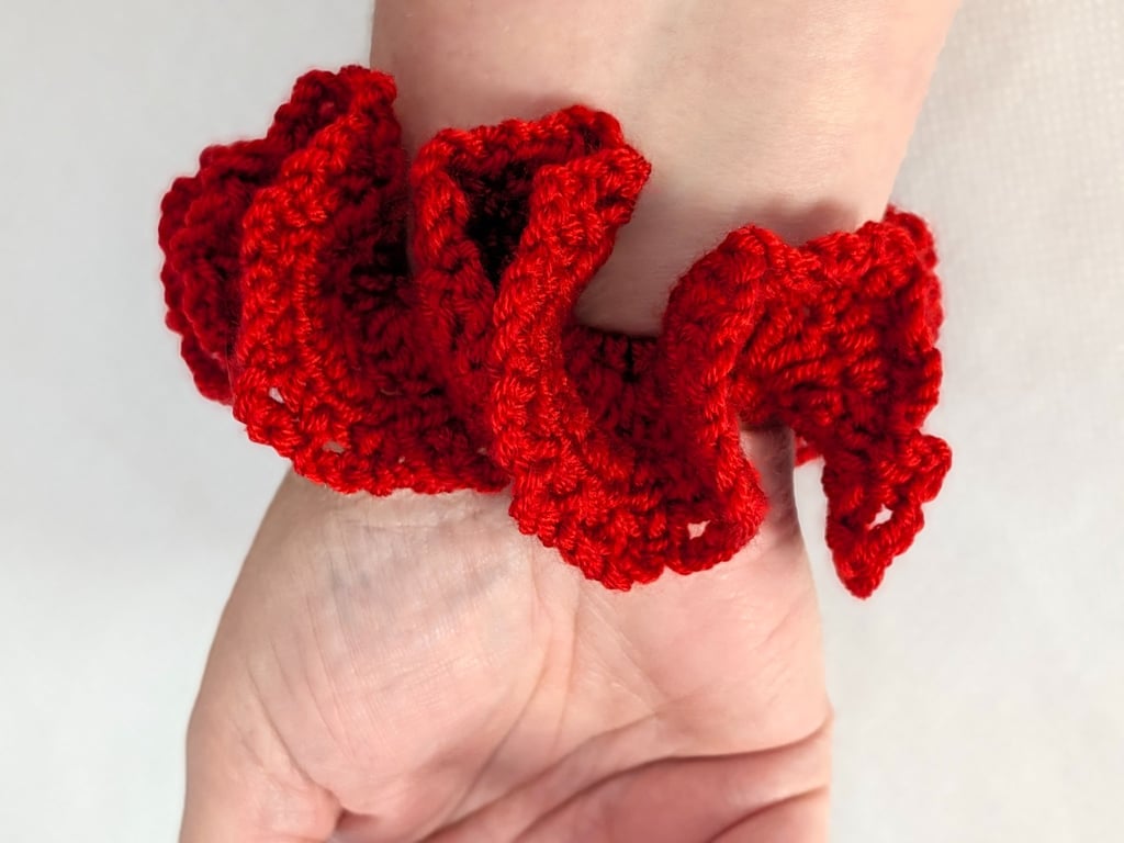 Red crochet scrunchie 