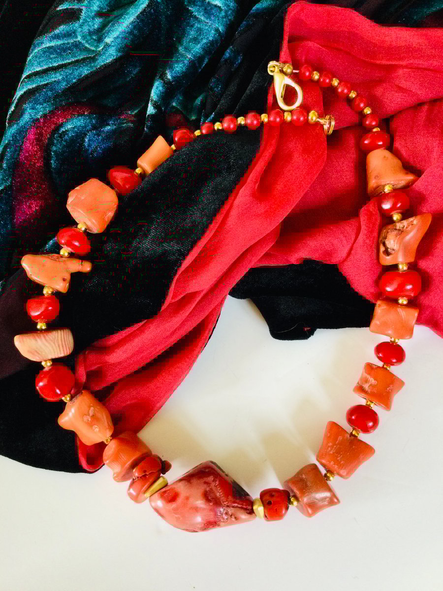 Chunky bold coral necklace f
