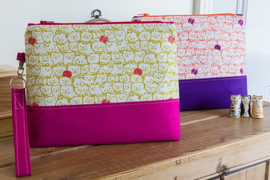 Project bag - a generously sized zipped pouch with detachable wristlet