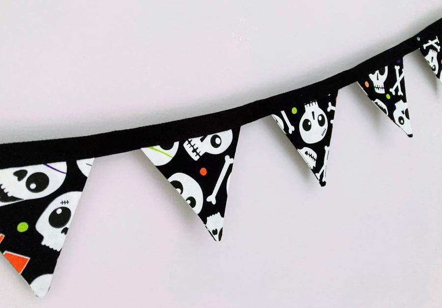 Glow in the Dark Skull Bunting: Halloween Spooky Decor
