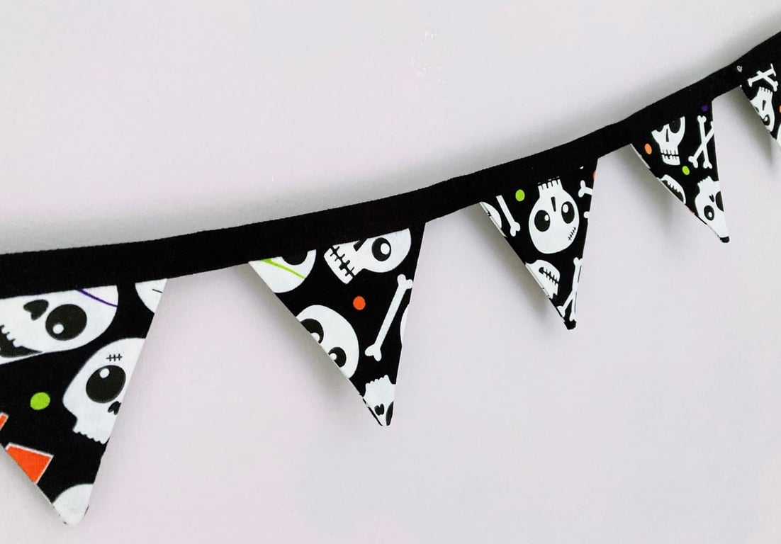Glow in the Dark Skull Bunting: Halloween Spooky Decor