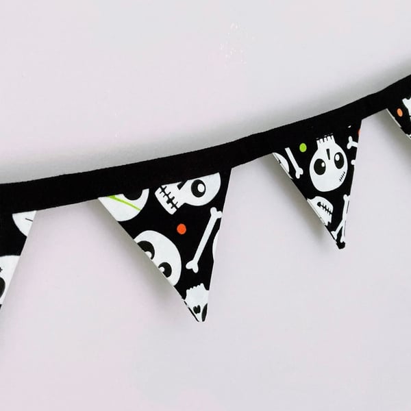 Glow in the Dark Skull Bunting: Halloween Spooky Decor
