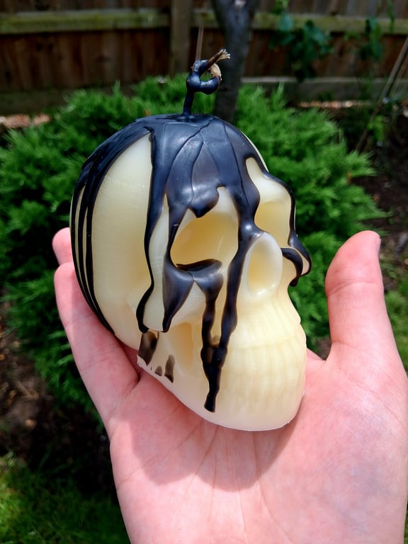 Skull of the Damned Candle - Beeswax 