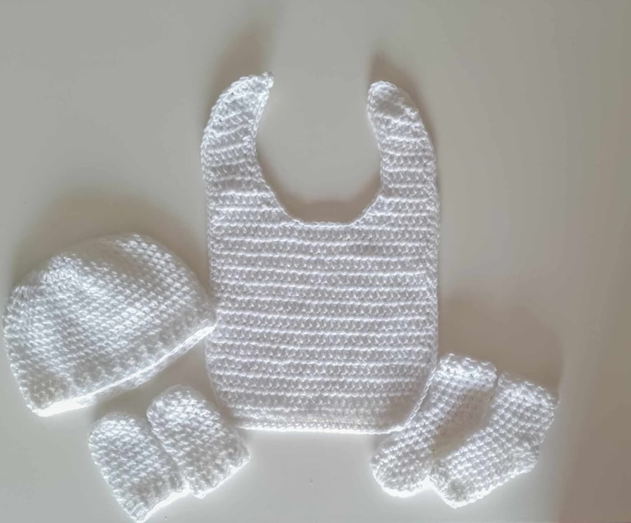 Handmade Newborn size hat, bib, mittens, socks set Knitwear, Crochet Baby items