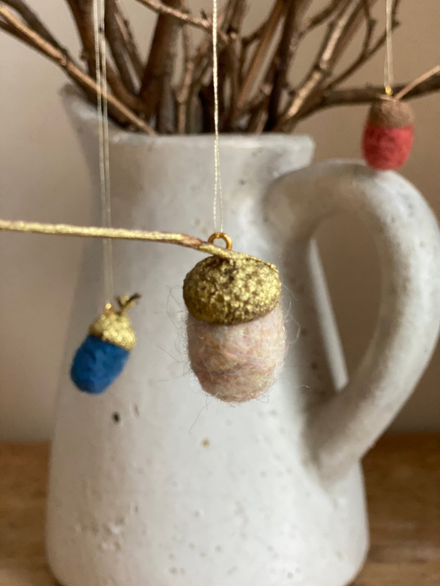 Sparkle Flecked Acorn