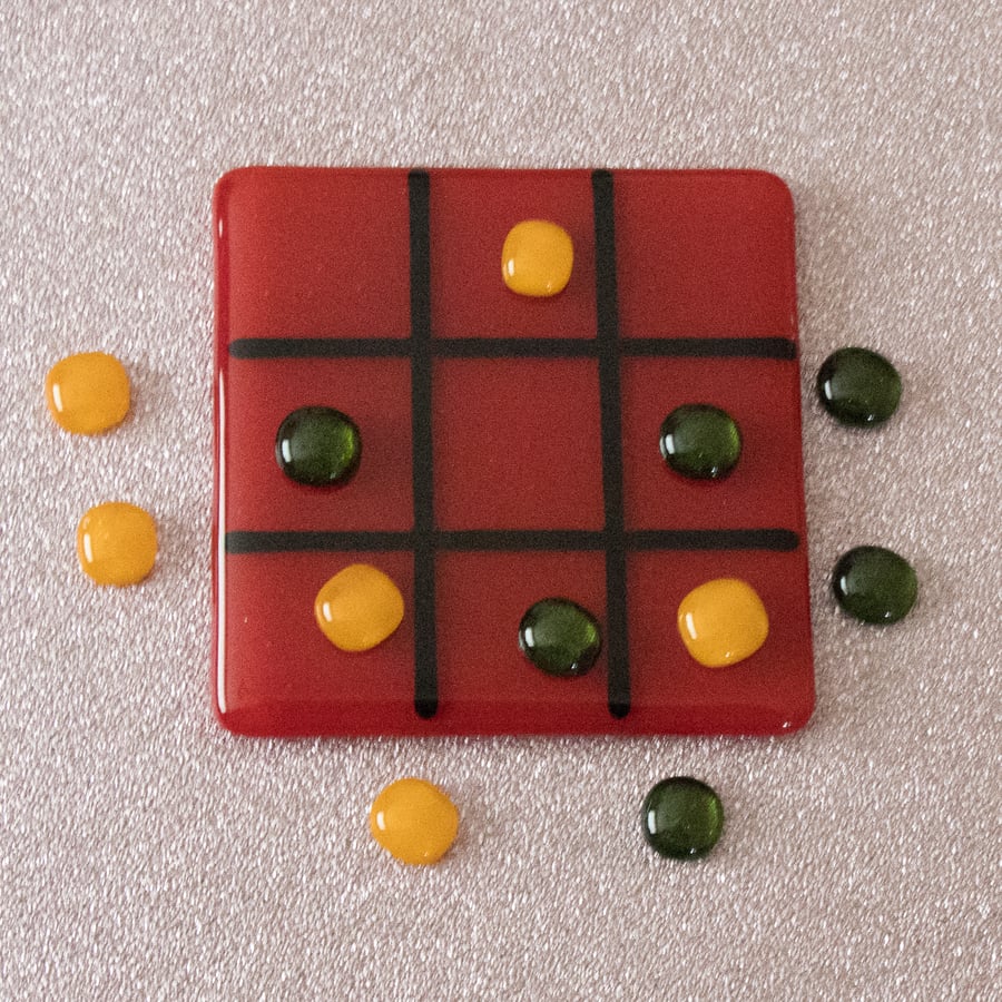 Red & Black Tic Tac Toe - OXO Game in Fused Glass - OXO-E