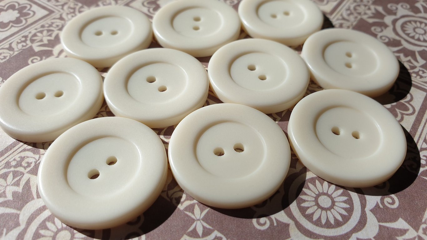 1" 25mm 40L Polyester CREAM Buttons