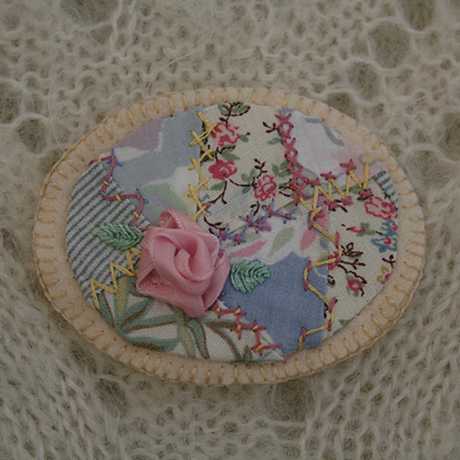 +Rose patchwork small oval - brooch+