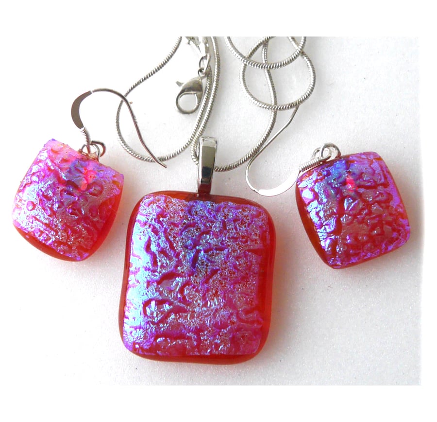 Dichroic Glass Pendant Earring Set 086 Raspberry shimmer, Silver Plated Chain