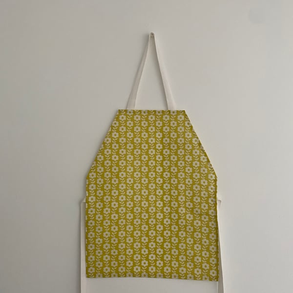 Children's Yellow Flower Apron (032)