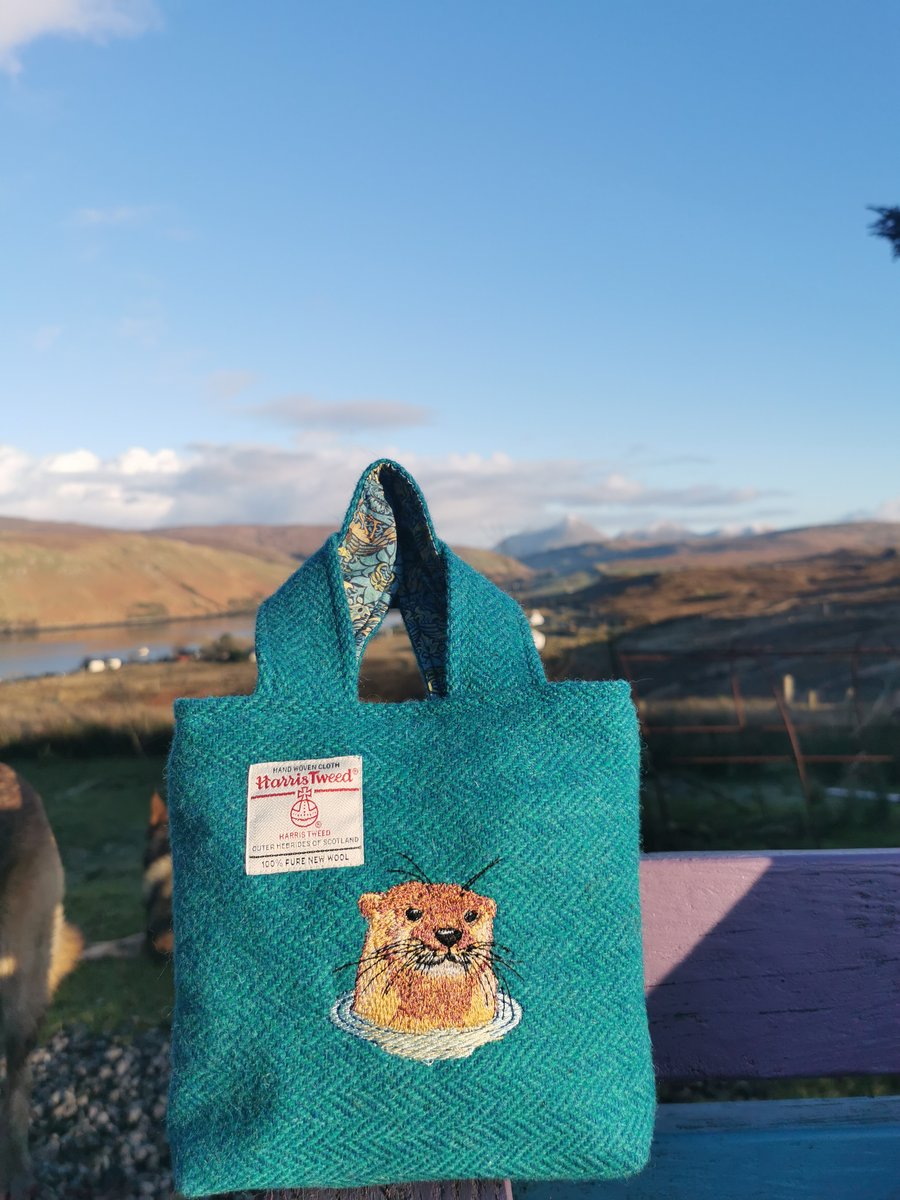 Harris Tweed Handbag with otter design 