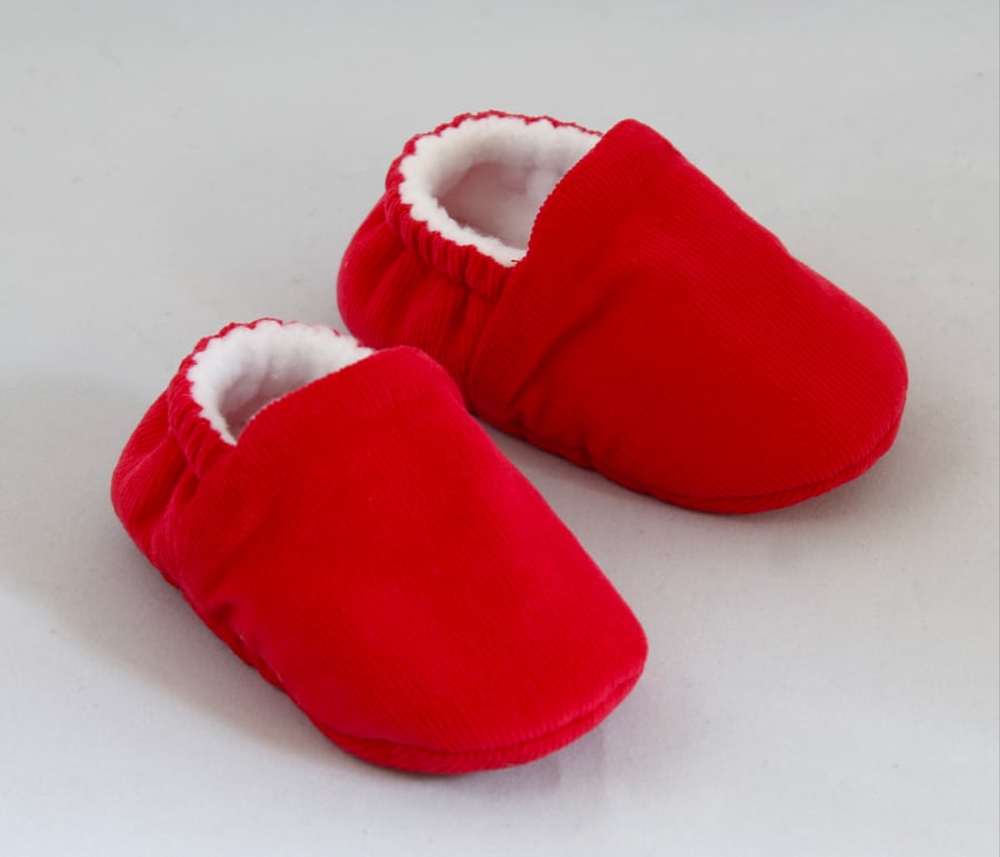 Red baby shoes, baby booties 0-3 months baby shoes, pram shoes.