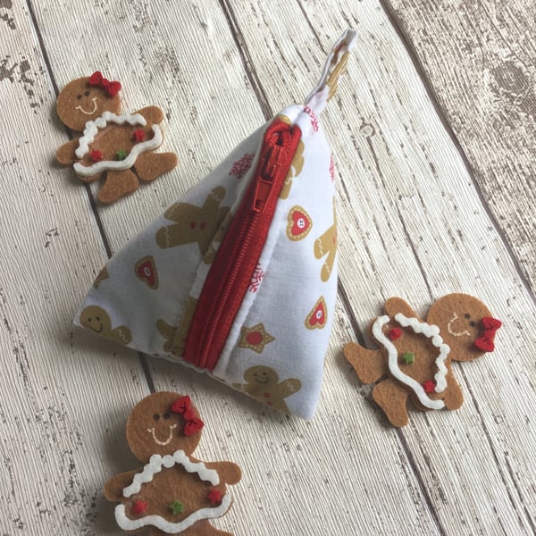 Pyramid Purse in a Gingerbread Man Themed Fabric