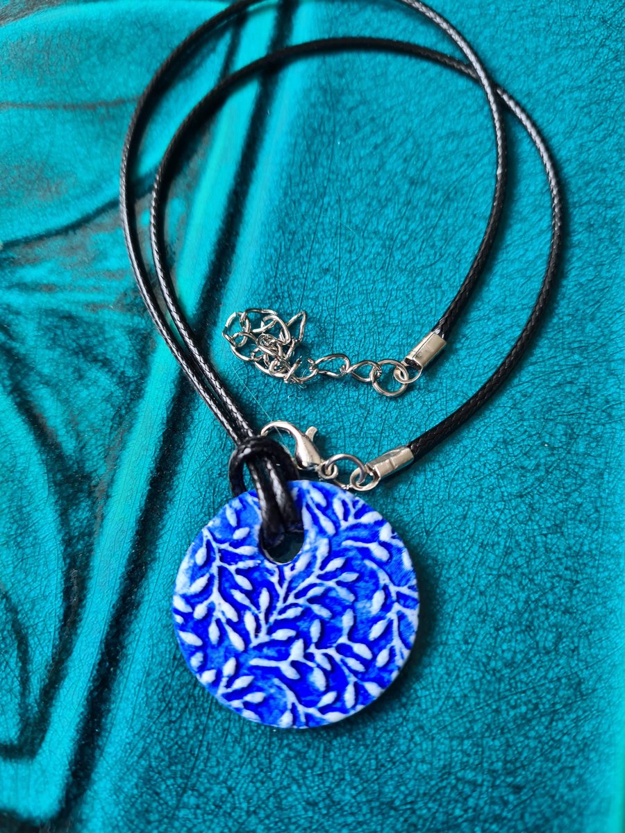 Clay round embossed ivy leaf blue necklace pendant