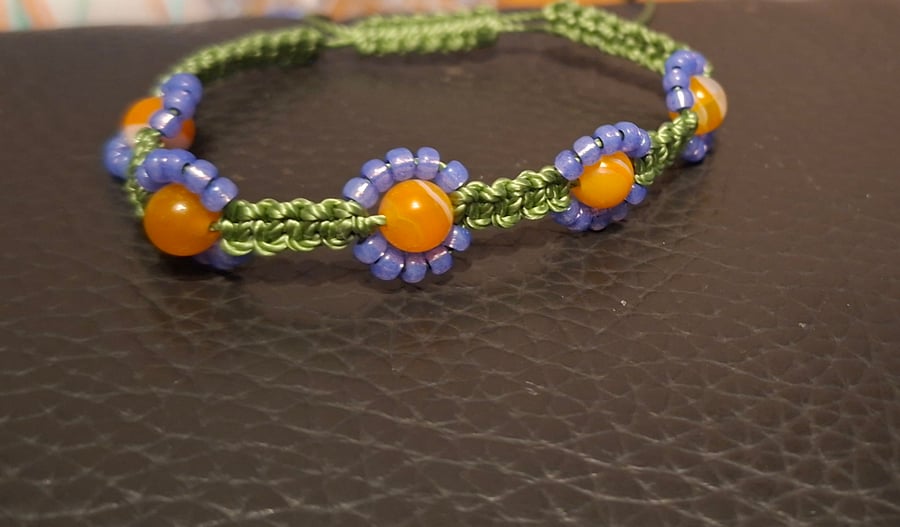 Daisy macrame bracelet