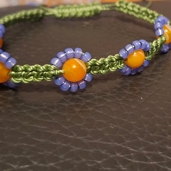 Daisy macrame bracelet
