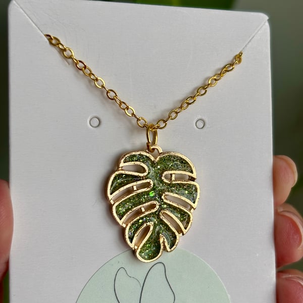 Golden Grove – Glitter Monstera Leaf Necklace