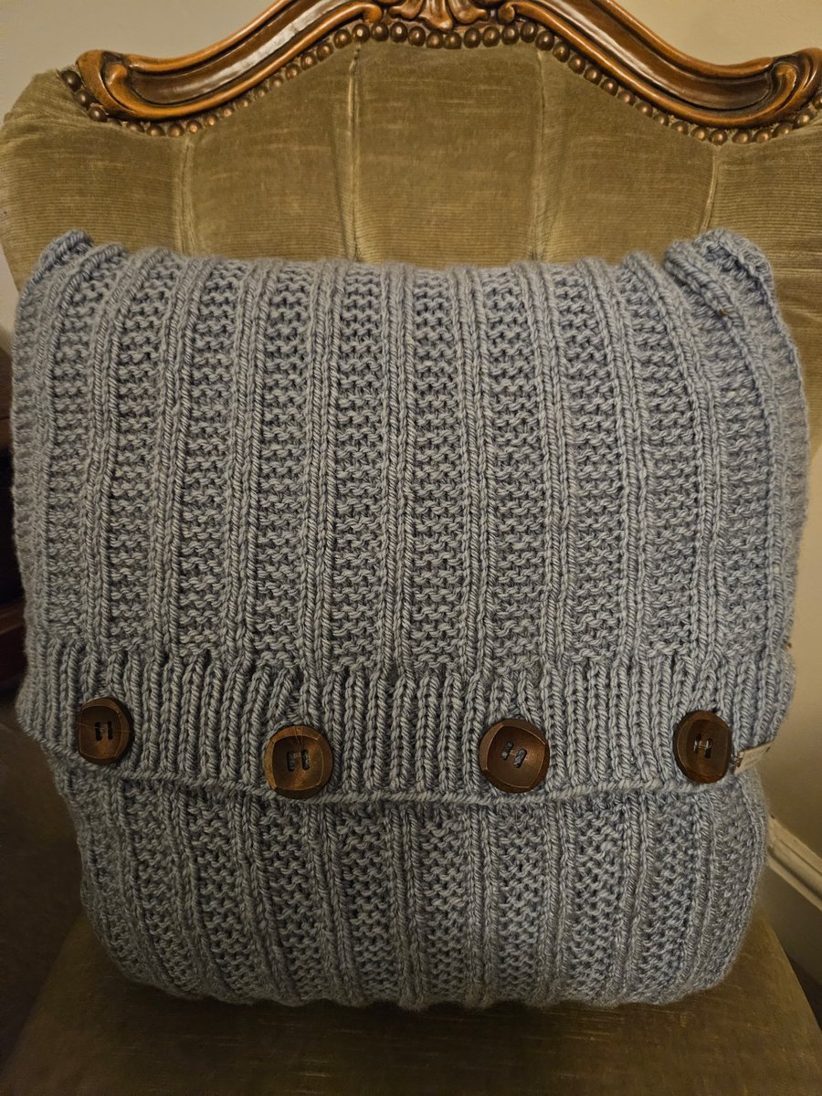 Knitted cushion