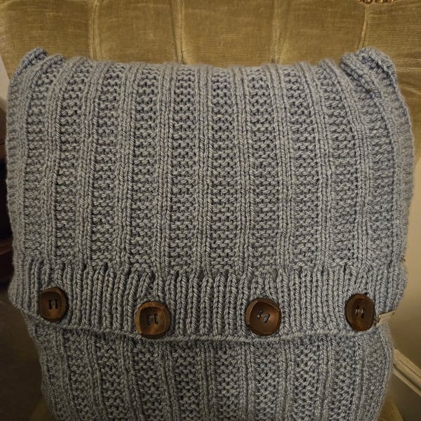 Knitted cushion