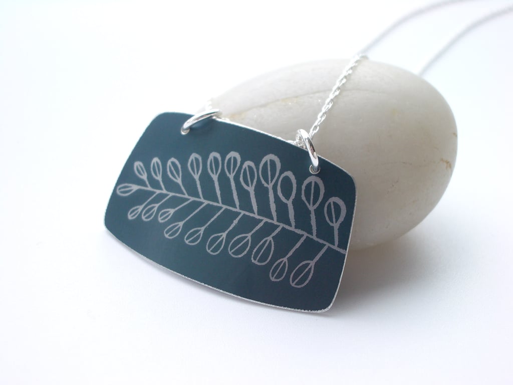 Leaf pendant in black. 