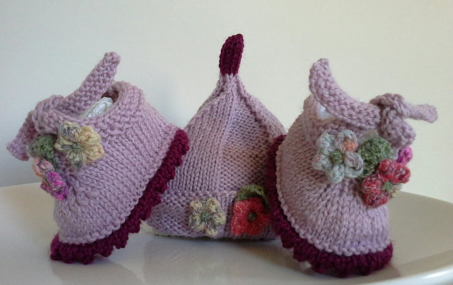 Hand Knitted Luxury Baby Girl's 'Jaeger'  Hat & Shoe set  3-9 months size