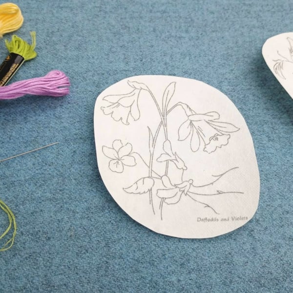 Embroidery motif sticker - Daffodil - vintage style small flower transfer 