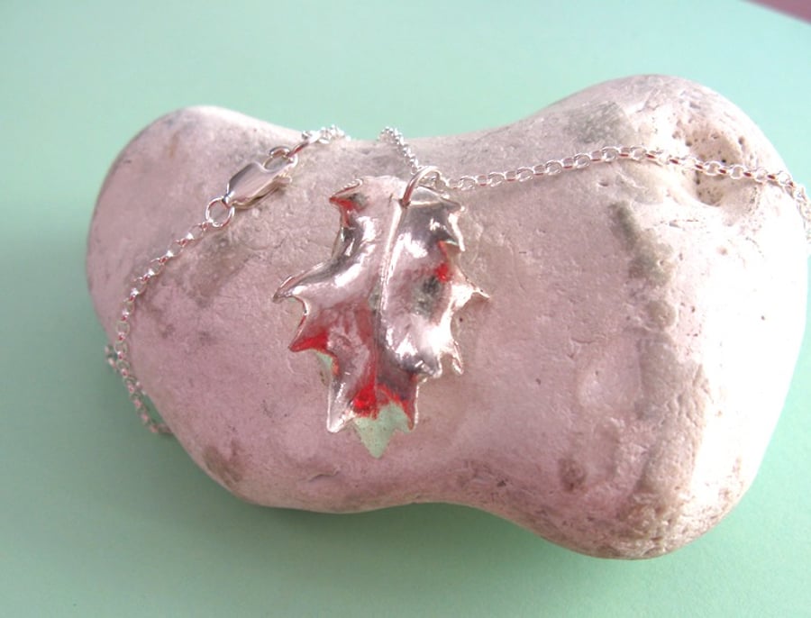 Fine silver holly leaf necklace
