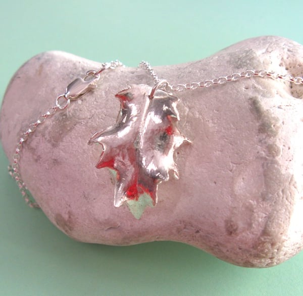 Fine silver holly leaf necklace