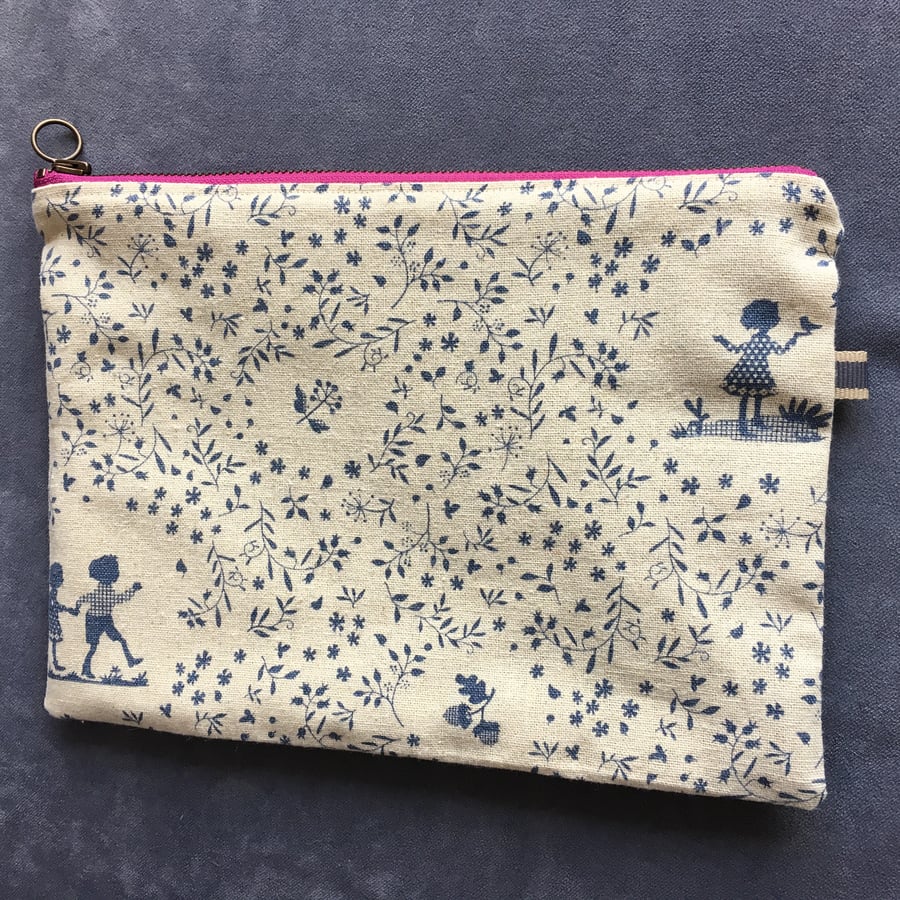 Large Zip Pouch in Linen with sprig pattern