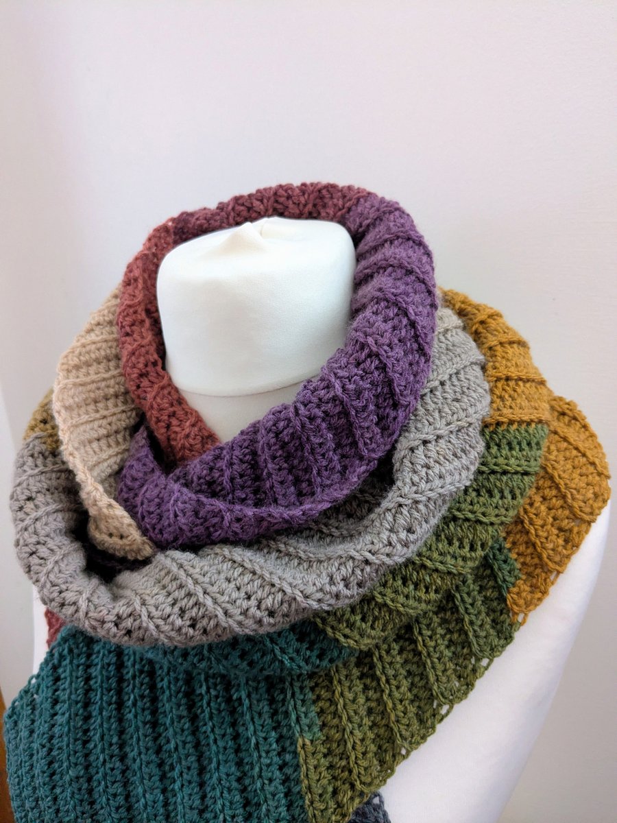 Diagonal scarf