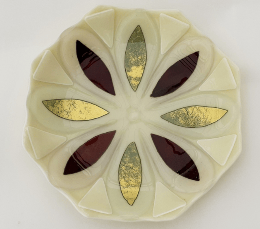 Fused glass scalloped display dish with silver foil detail, 20cm