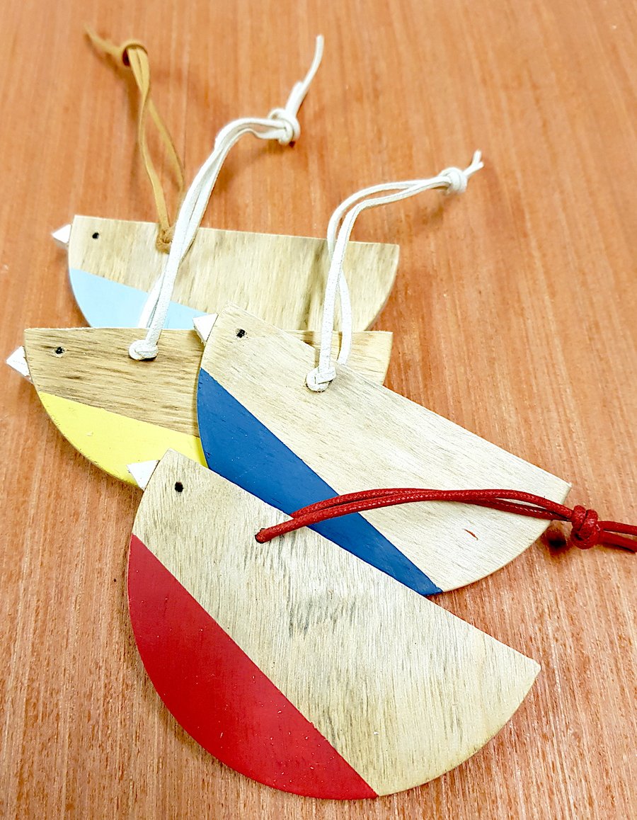 Hanging bird decoration. Wooden Gift Tag. Recycled Wood. Wall decoration