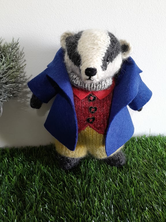 Tommy Brock, dotpebblesknits design, Knitted Badger 