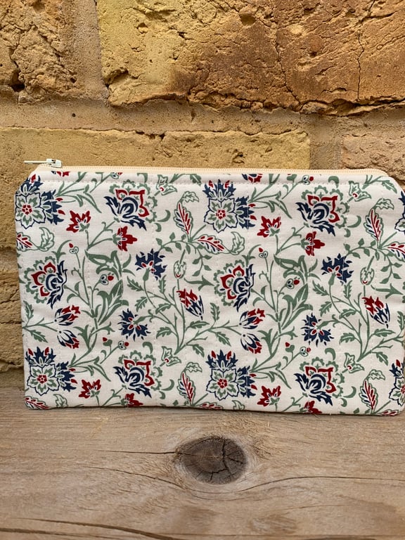 William Morris Print Quilted Fabric Organiser Pouch