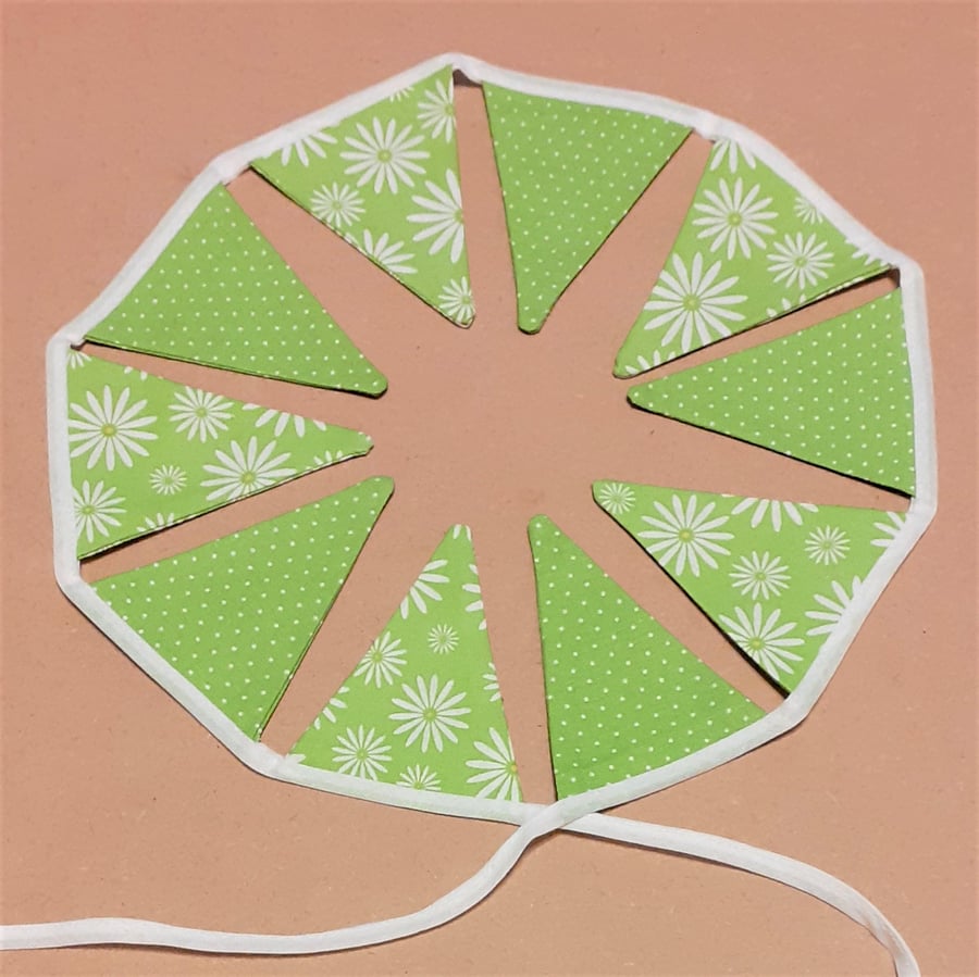 Bright Green Miniature Bunting – 10 Flags