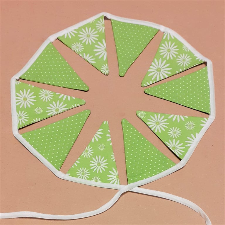 Bright Green Miniature Bunting – 10 Flags