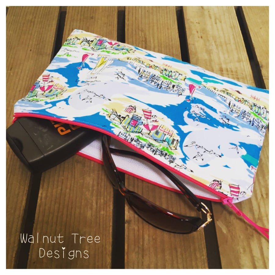 Seaside Travel Zipped Bag