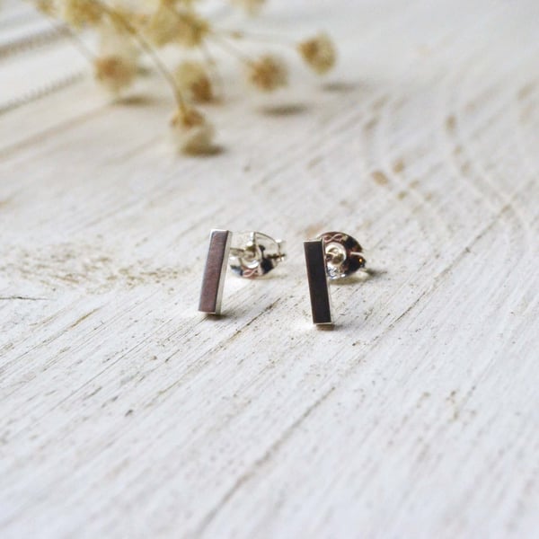 Simple bar earrings