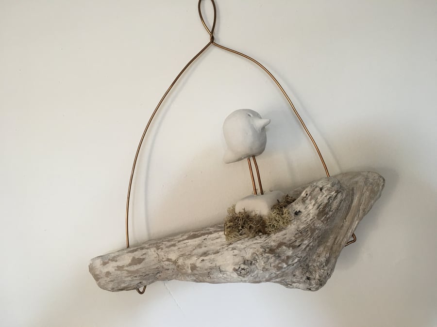 Wire art, bird on a driftwood wire, wire sculpture